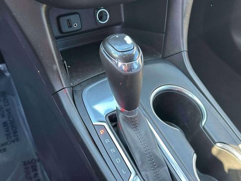 Used 2018 Chevrolet Equinox LT FWD image 31