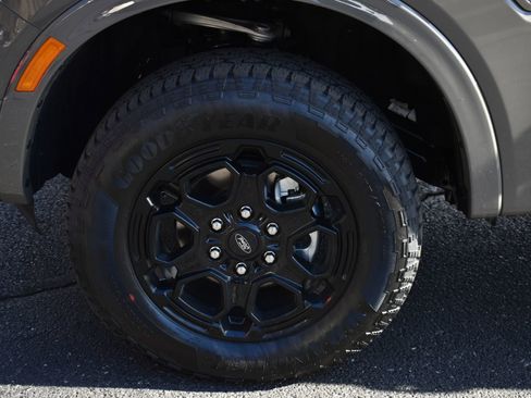 New 2025 Ford Ranger Lariat w/ Black Appearance Package image 11