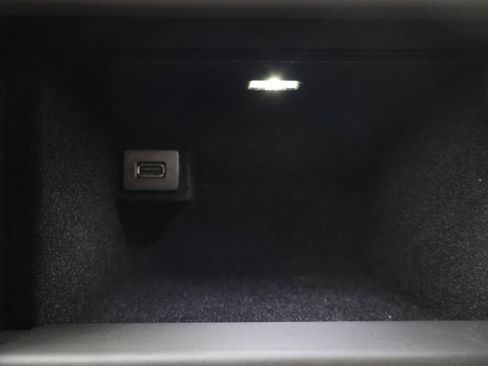 Used 2018 Chevrolet Corvette Stingray Coupe w/ Carbon Flash Badge Package RWD image 43