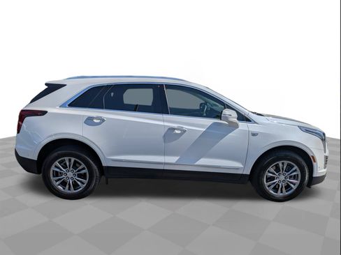 Used 2023 Cadillac XT5 Premium Luxury w/ Technology Package FWD image 3