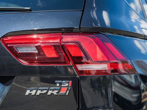 Used 2018 Volkswagen Tiguan SE image 7