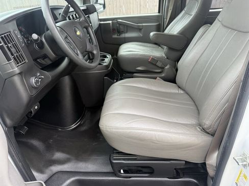 Used 2018 Chevrolet Express 3500 LS RWD image 10