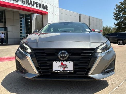 Used 2023 Nissan Altima 2.5 SV FWD image 3