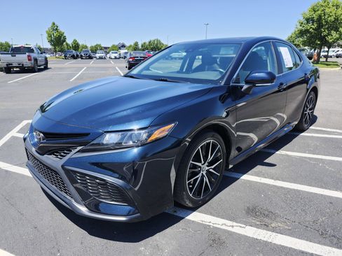 Used 2021 Toyota Camry SE FWD image 11