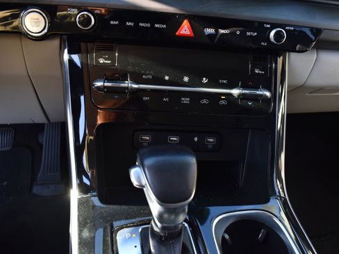 Used 2022 Kia Carnival SX image 22