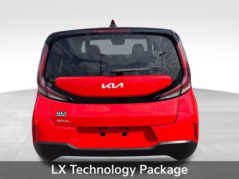 Used 2023 Kia Soul LX w/ LX Technology Package FWD image 6