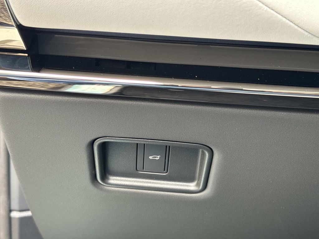 New 2026 Land Rover Range Rover Sport Dynamic SE AWD/4WD image 30