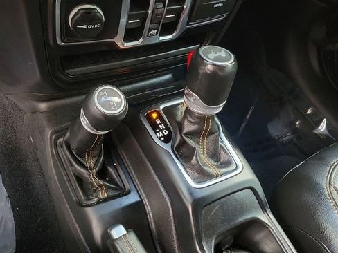 Used 2022 Jeep Wrangler Unlimited Sahara AWD/4WD image 30