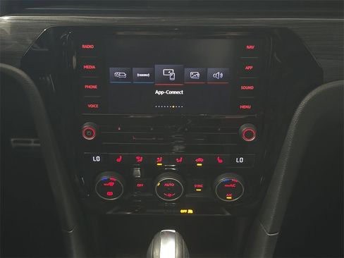 Used 2022 Volkswagen Passat 2.0T R-Line image 20