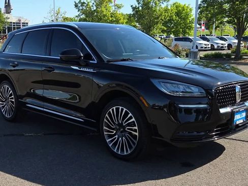 Used 2022 Lincoln Corsair Reserve w/ Equipment Group 201A AWD/4WD image 2