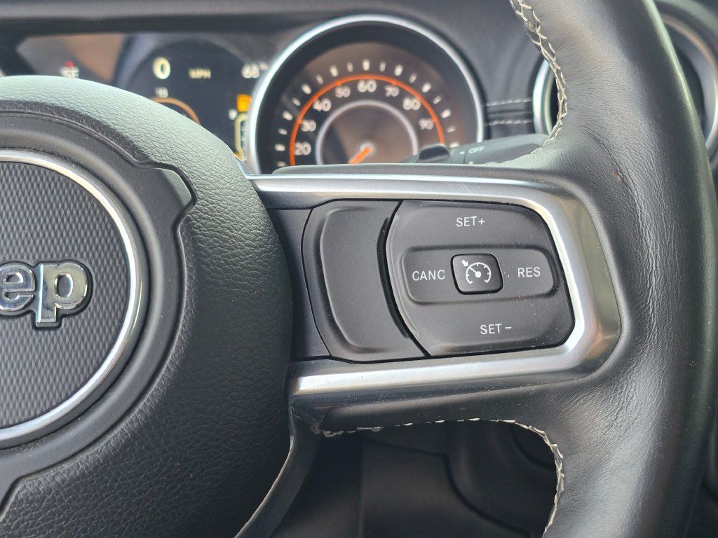Used 2018 Jeep Wrangler Unlimited Sahara AWD/4WD image 21