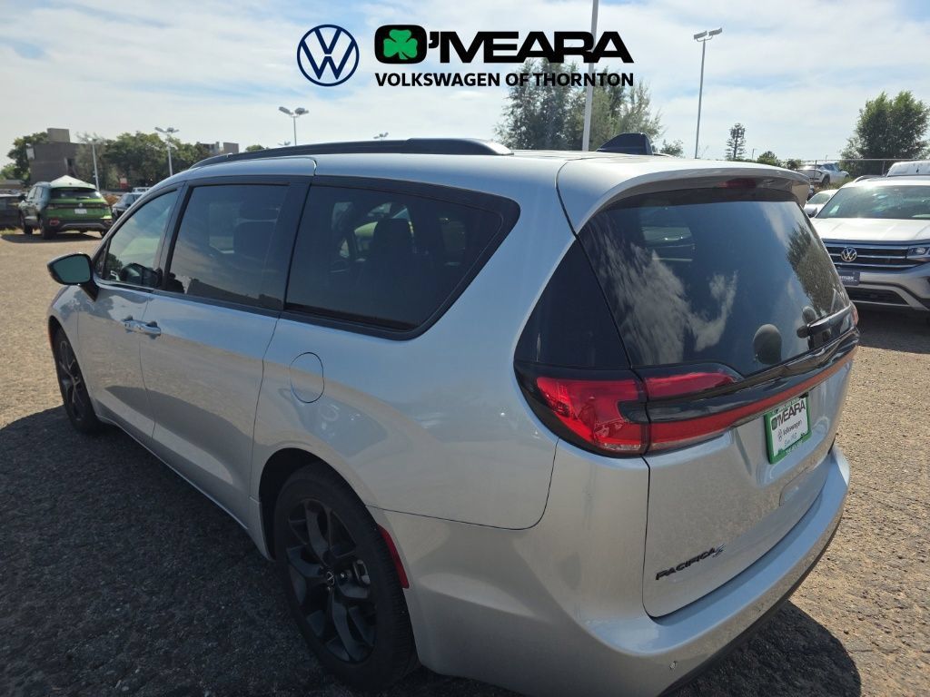 Used 2026 Chrysler Pacifica Limited w/ S Appearance Package FWD image 3