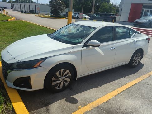 Used 2023 Nissan Altima 2.5 S image 2