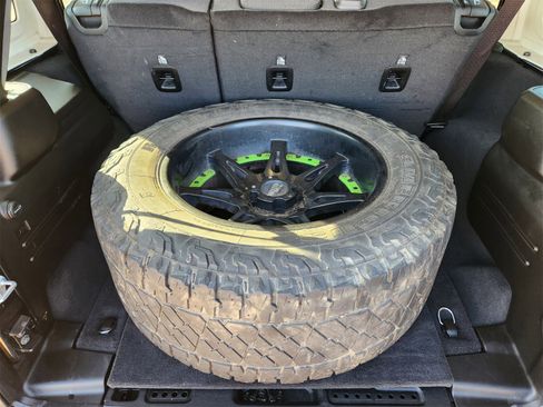 Used 2025 Jeep Wrangler Sport image 30