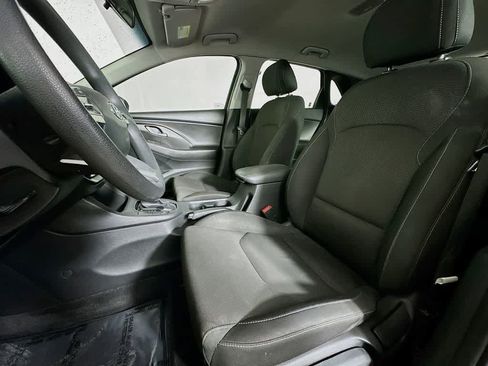 Used 2018 Hyundai Elantra GT image 12