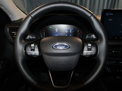 Used 2025 Ford Escape SE w/ Class II Trailer Tow Package image 11