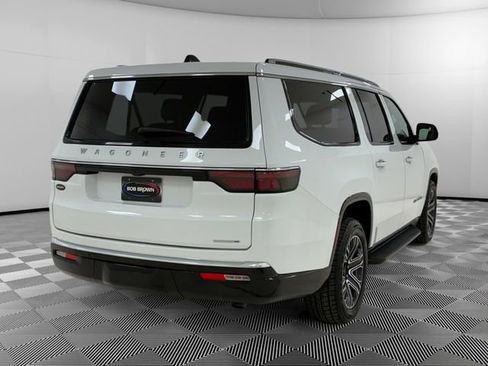Used 2024 Jeep Wagoneer L Series II w/ Flexible Seating Group AWD/4WD image 5