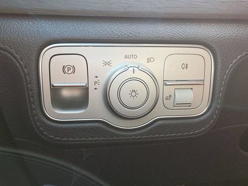 Used 2020 Mercedes-Benz GLE 450 4MATIC w/ MBUX Technology Package image 17