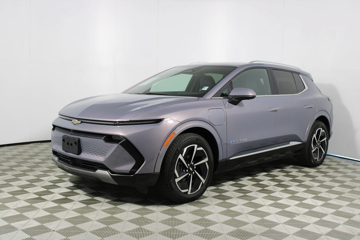Used 2024 Chevrolet Equinox EV LT w/ LPO, All-Weather Mat Package FWD image 3