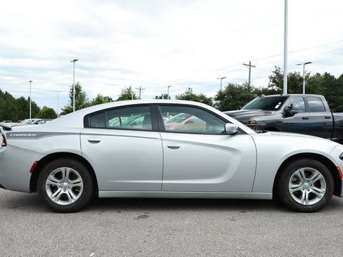 Used 2022 Dodge Charger SXT RWD image 5