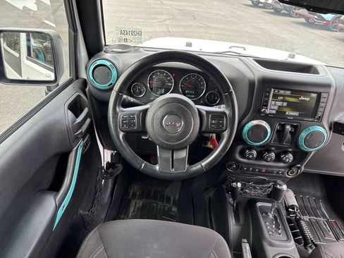 Used 2015 Jeep Wrangler Sahara w/ Dual Top Group AWD/4WD image 16