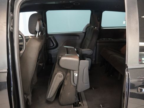 Used 2017 Dodge Grand Caravan SE image 22