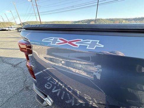 Used 2024 Chevrolet Silverado 1500 LT image 11