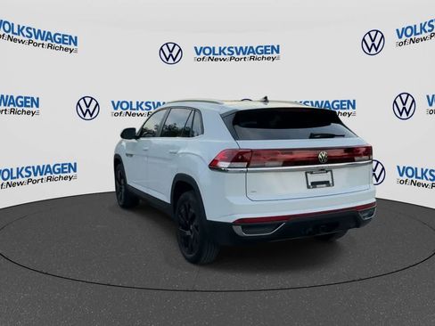 Used 2024 Volkswagen Atlas Cross Sport SE w/ Panoramic Sunroof Package FWD image 6