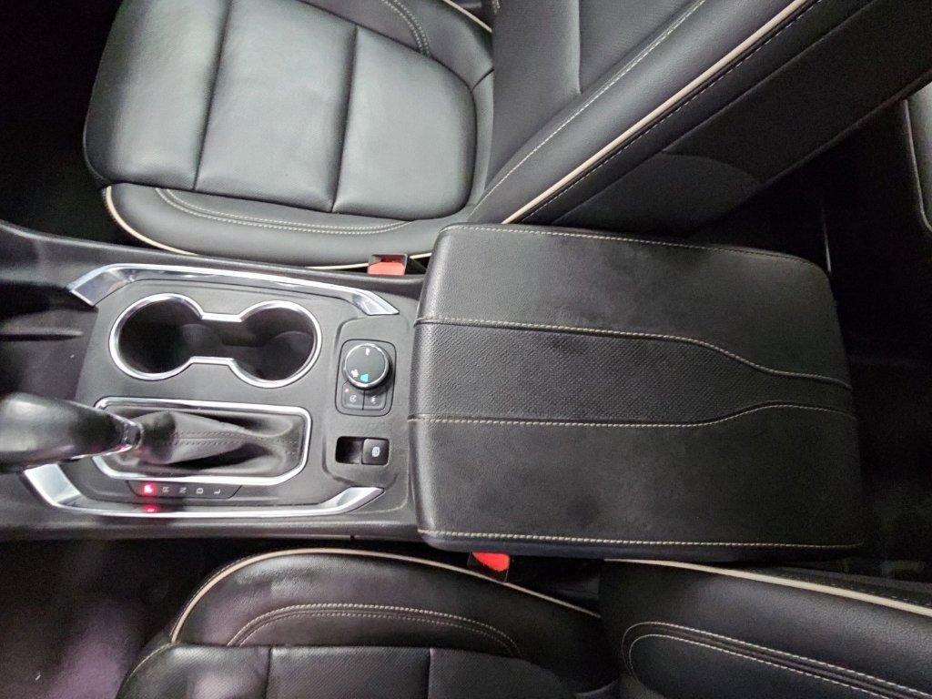 Used 2023 Chevrolet Traverse Premier FWD image 25