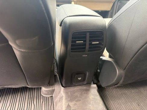 Used 2020 Ford Escape Titanium w/ Titanium Premium Package 2.0 AWD/4WD image 18