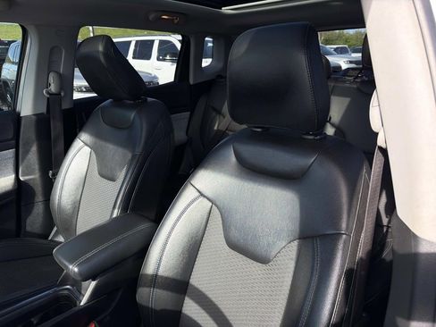 Used 2022 Jeep Compass Latitude w/ Sun and Sound Group AWD/4WD image 26