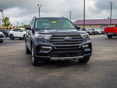 Used 2020 Ford Explorer XLT w/ Equipment Group 202A AWD/4WD image 10