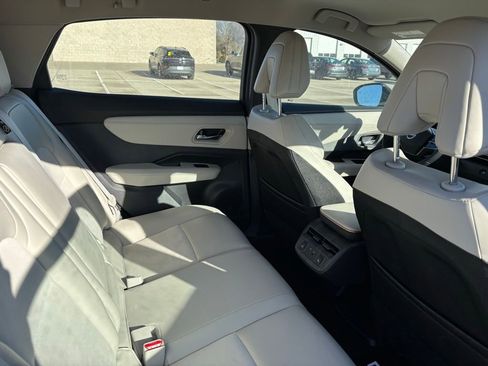 Used 2023 Nissan Ariya FWD image 8