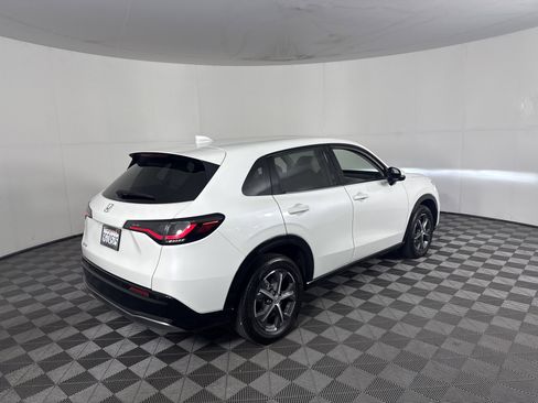 Certified 2024 Honda HR-V EX-L image 4