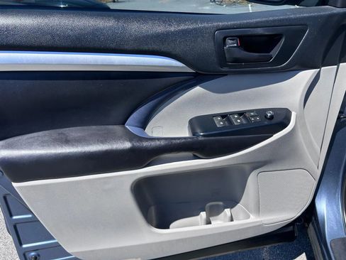 Used 2017 Toyota Highlander Plus w/ Carpet Mat Package image 18