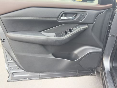 Used 2023 Nissan Rogue SL w/ SL Premium Package image 26