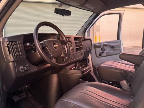 Used 2013 Chevrolet Express 2500 RWD image 34