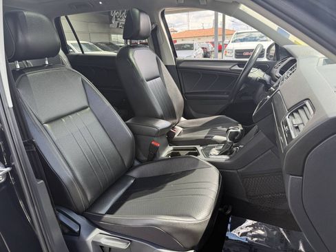 Used 2022 Volkswagen Tiguan SE FWD image 16