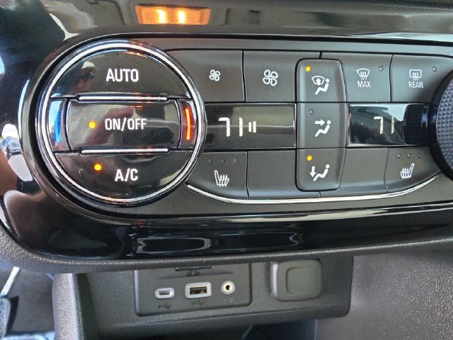Used 2022 Buick Encore GX Select w/ Advanced Technology Package FWD image 22