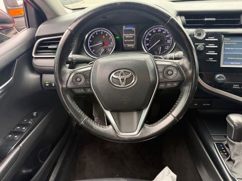 Used 2020 Toyota Camry SE w/ Convenience Package FWD image 9