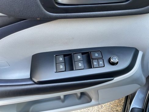 Used 2019 Toyota Highlander XLE image 18