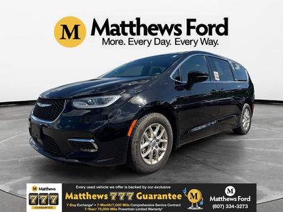 Used 2025 Chrysler Pacifica Select