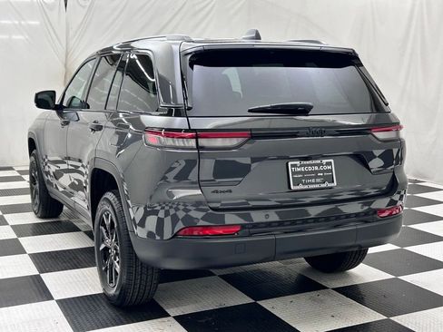 New 2025 Jeep Grand Cherokee Altitude image 5