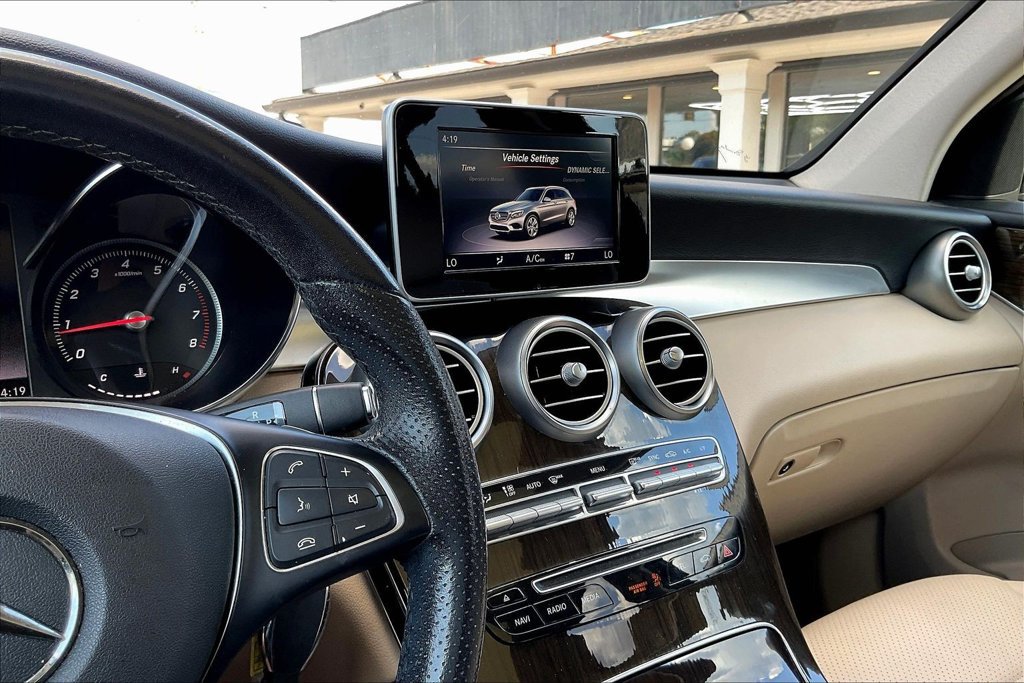 Used 2019 Mercedes-Benz GLC 300 w/ Premium Package image 13