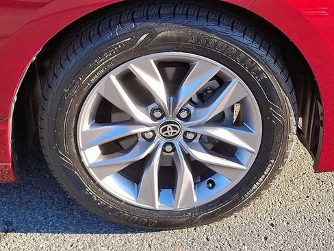 Used 2021 Toyota Avalon XLE w/ Moonroof Package image 10