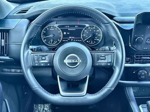 Used 2025 Nissan Pathfinder SL AWD/4WD image 15