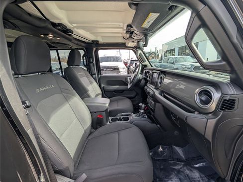 Used 2022 Jeep Wrangler Unlimited Sahara w/ Cold Weather Group image 10
