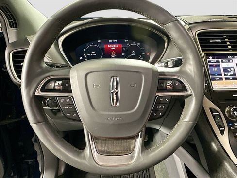 Used 2019 Lincoln Nautilus Reserve image 12