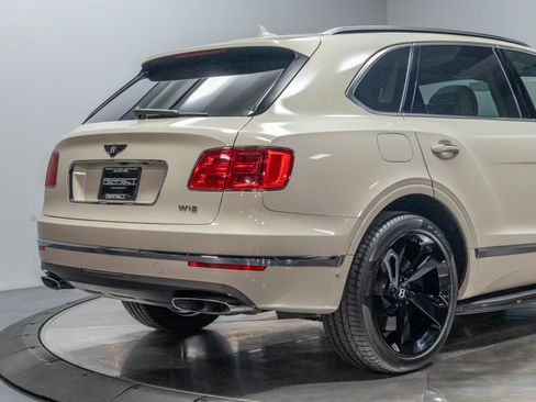 Used 2017 Bentley Bentayga AWD/4WD image 43
