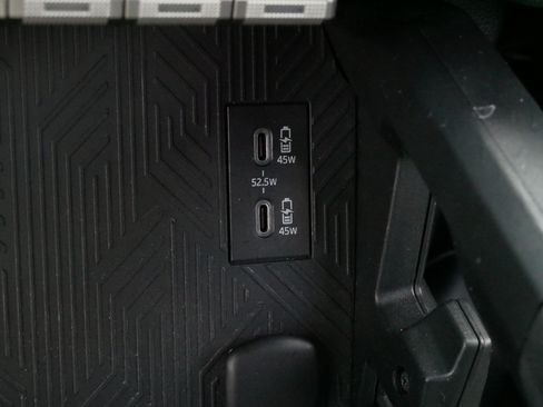 Certified 2025 Toyota Tacoma SR5 AWD/4WD image 31
